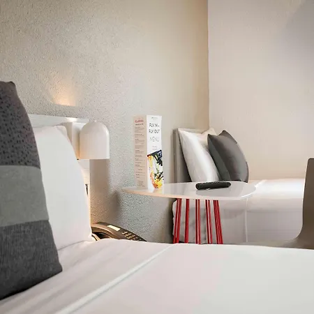 Ibis Sydney Airport Hotel Exterior photo
